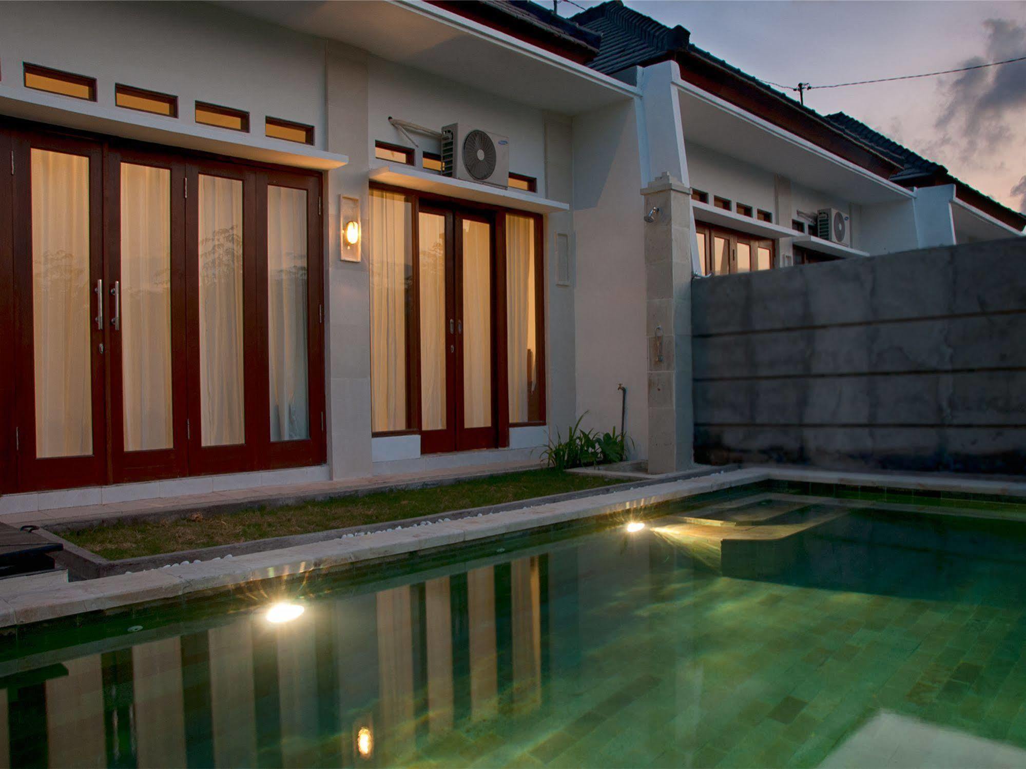 Villa Dencarik Banjar  Exteriör bild